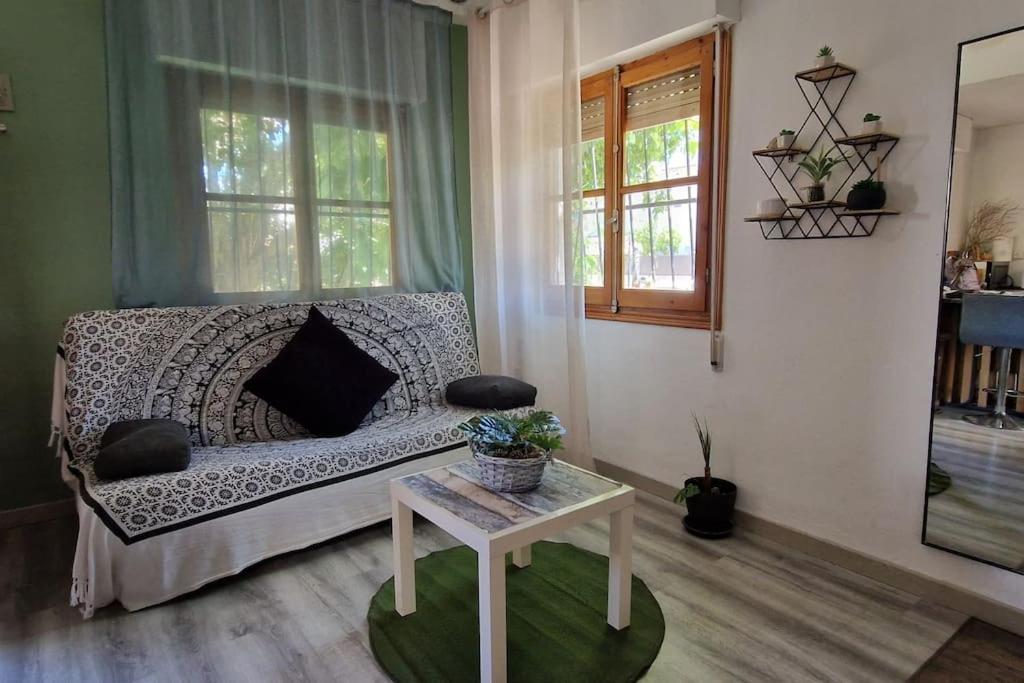 Vakantiehuis Oscar's Chillout House By The *