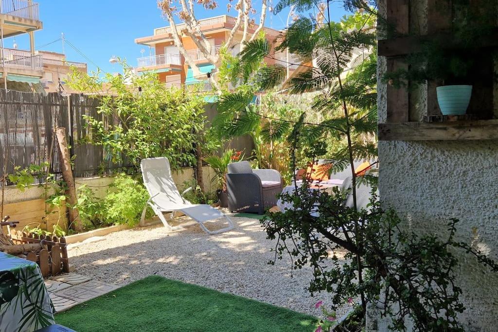 Vakantiehuis Oscar's Chillout House By The *